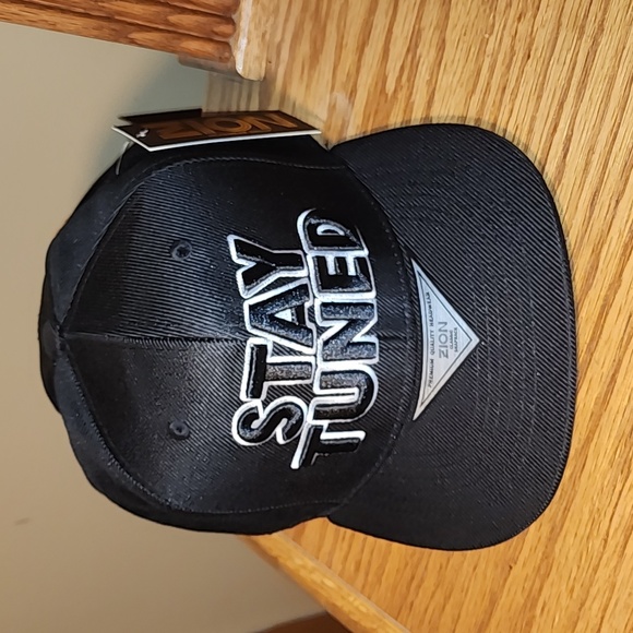 STAY TUNED SNAPBACK HAT - Picture 1 of 6